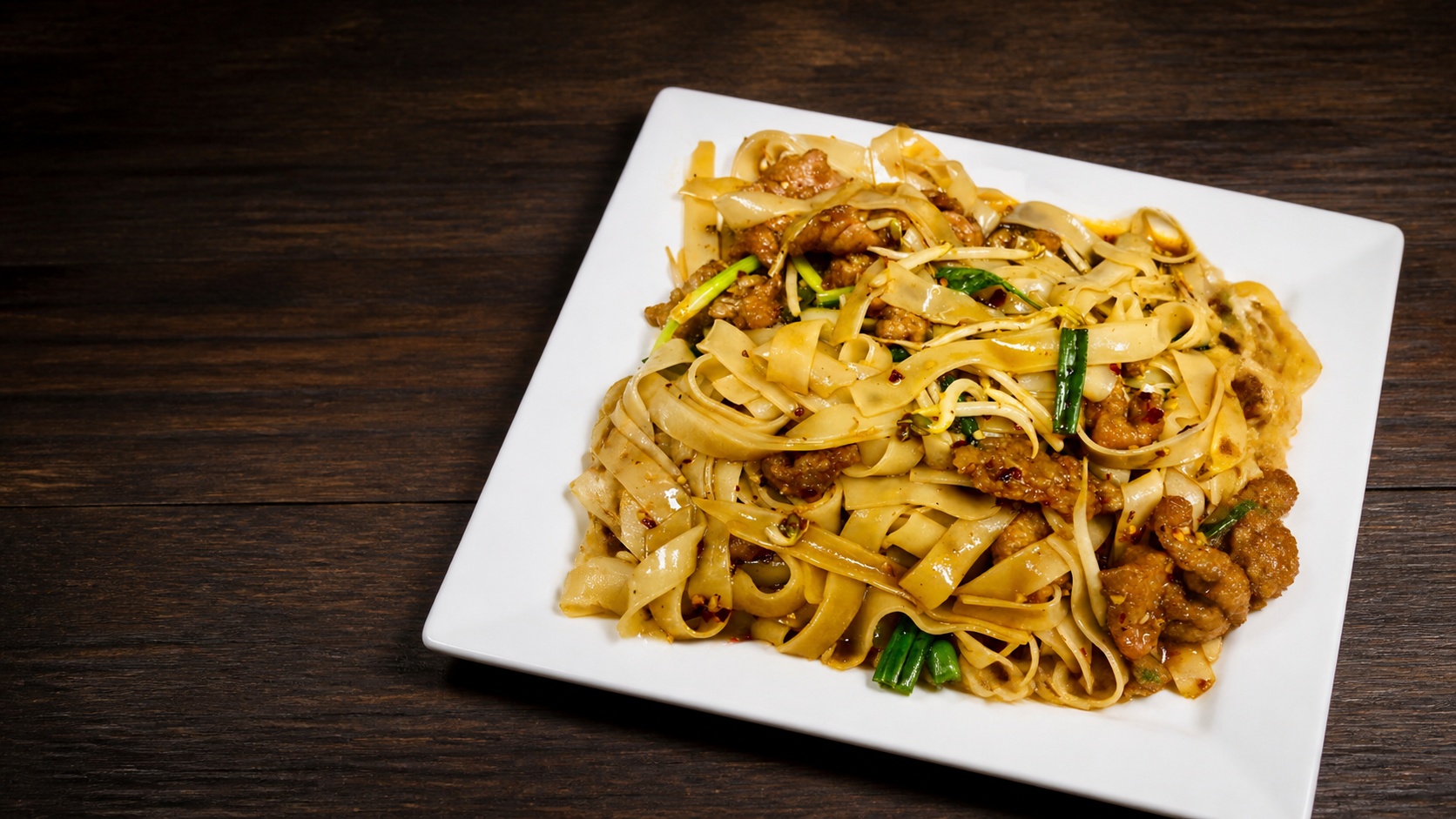 Drunken noodles with vegetables and chicken